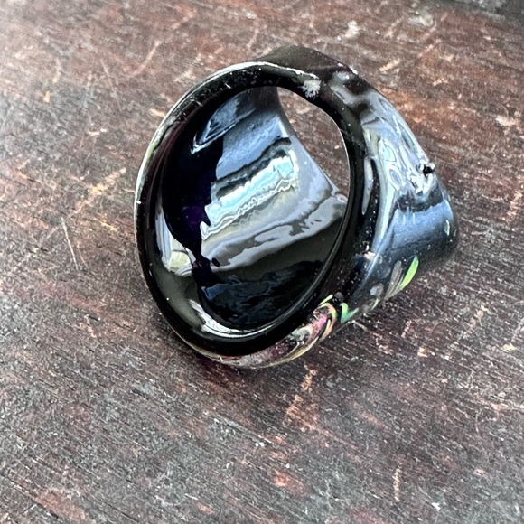 Green and Black Glass Swirl Ring, Size 9 - Picture 8 of 12